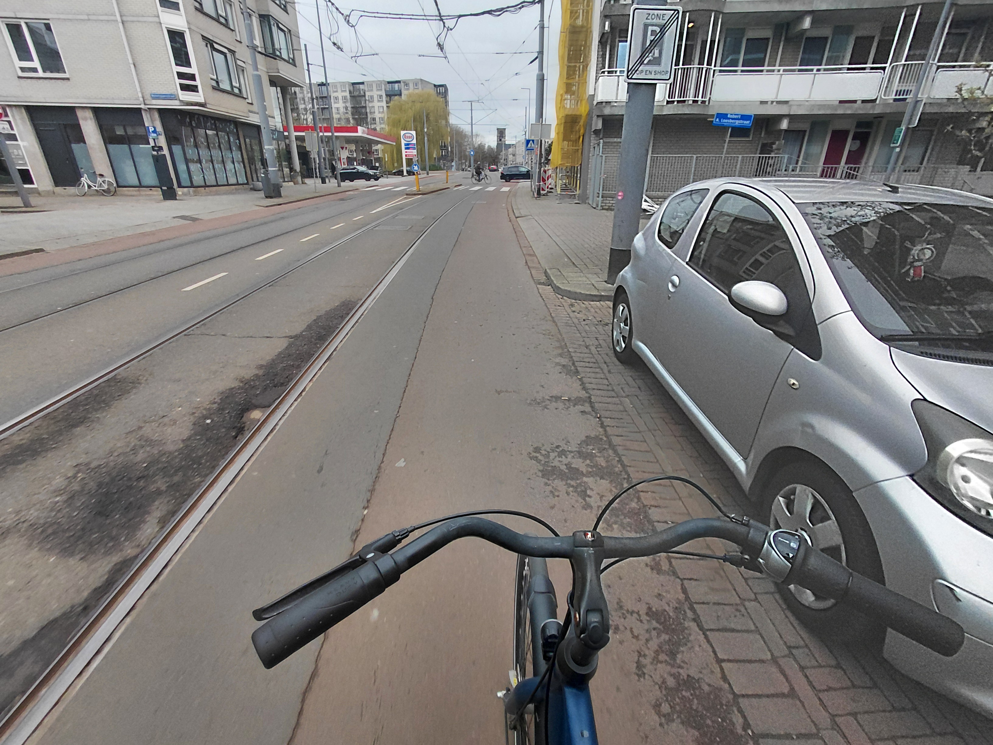 Leer fietsen zonder je handen te gebruiken foto 1